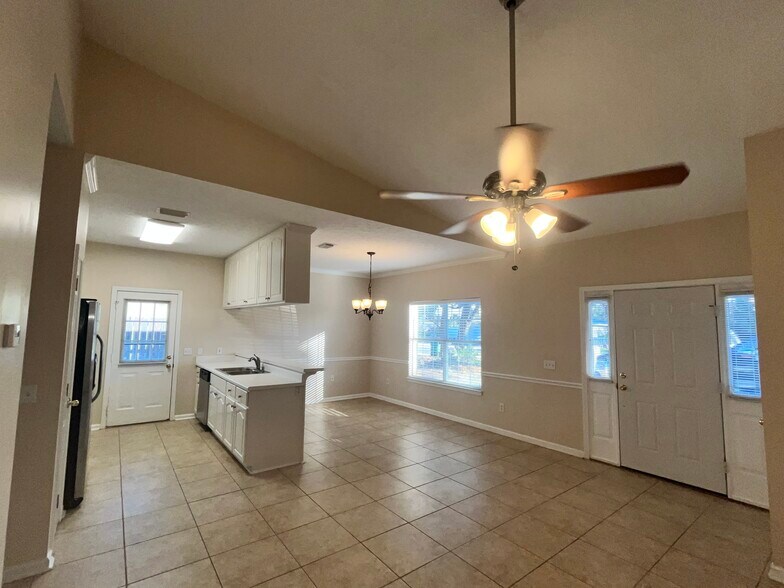 Building Photo - 6214 E Azalea Ave