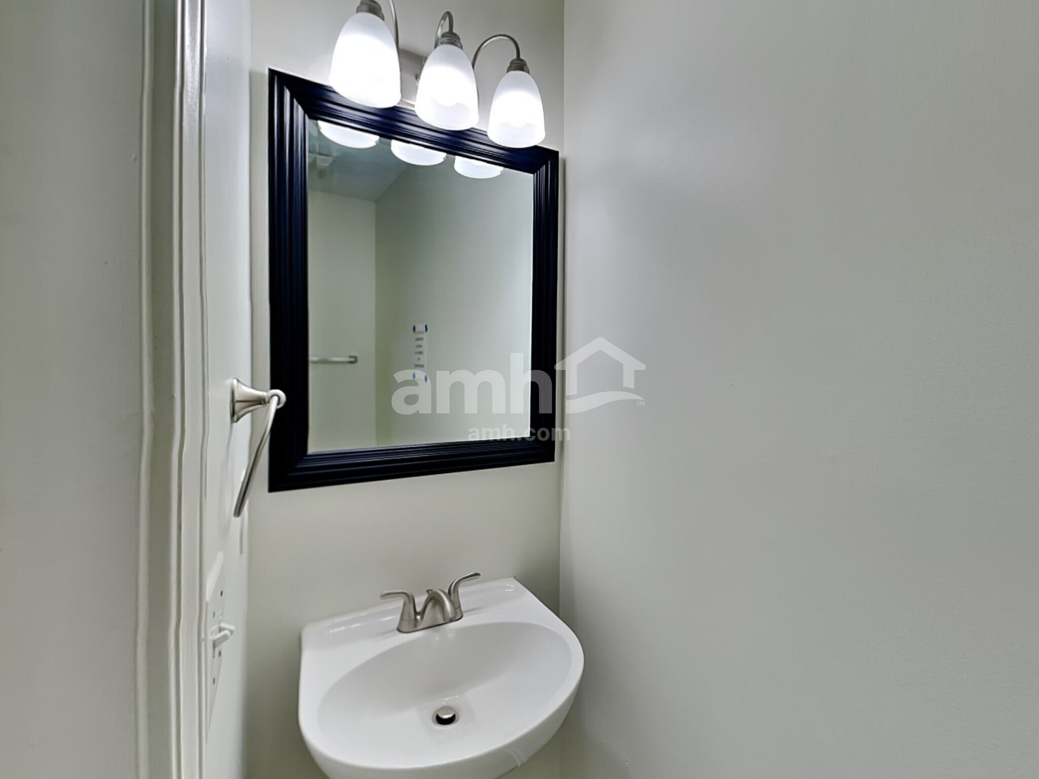 Building Photo - 8849 Laurel Run Dr