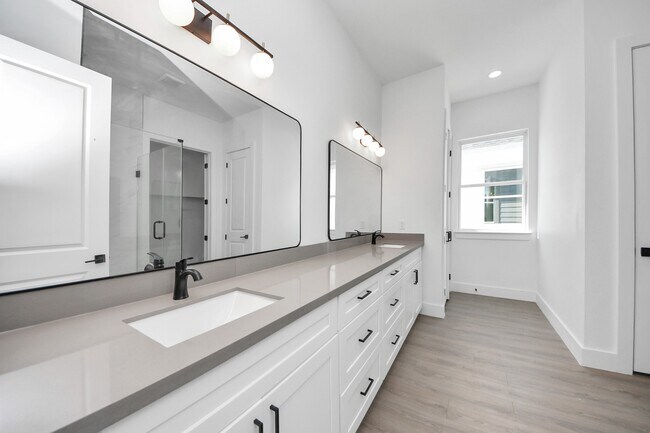 Building Photo - 4133 E Toliver St