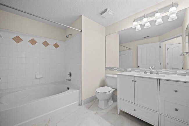 Building Photo - 6203 Myrtlewood Cir W