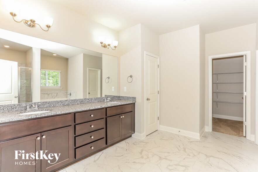 Building Photo - 208 Cheshire Dr