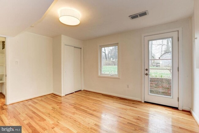 Building Photo - 9718 Holmhurst Rd