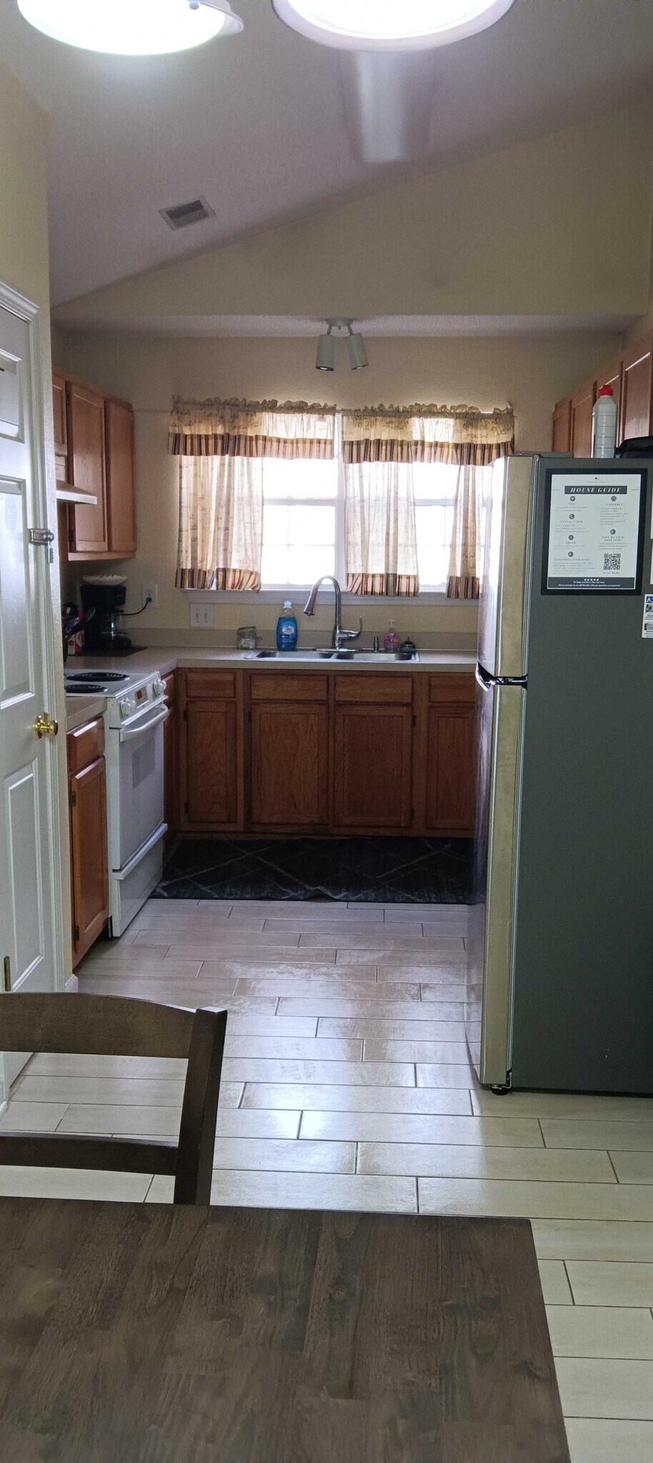 Building Photo - 818 Bentley Dr