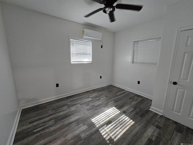 Building Photo - 2920 Sherwood St