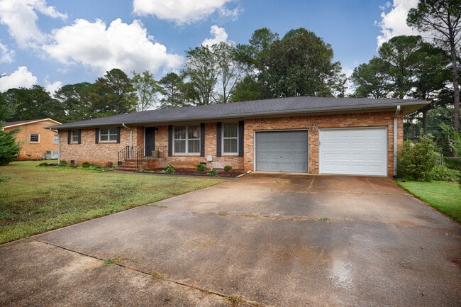 Building Photo - 2105 Shannonhouse Rd SW