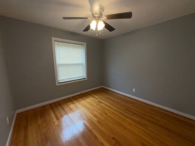Building Photo - 421 Cannonbury Dr