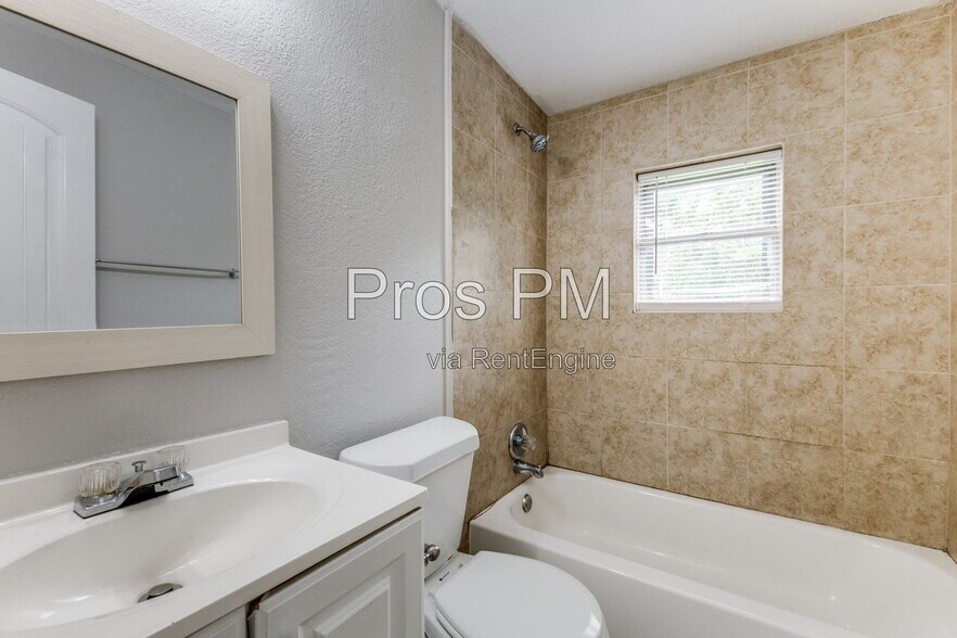 Building Photo - 12129 Spring Branch Dr