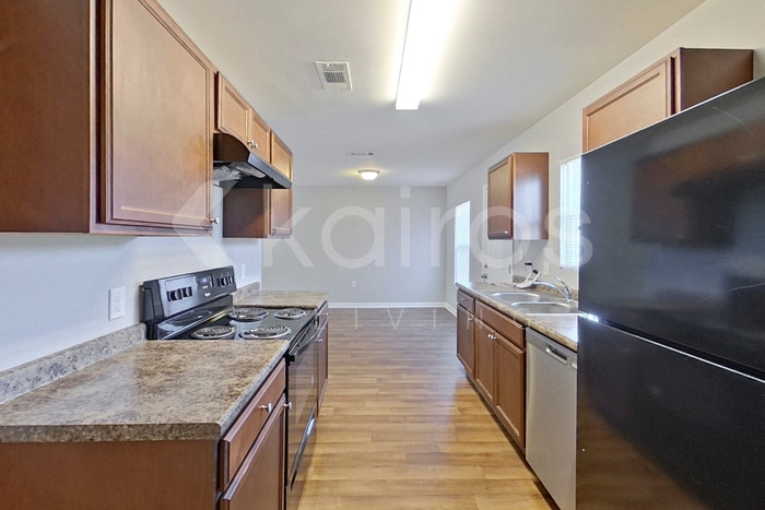 Building Photo - 305 Lumpkin Ln