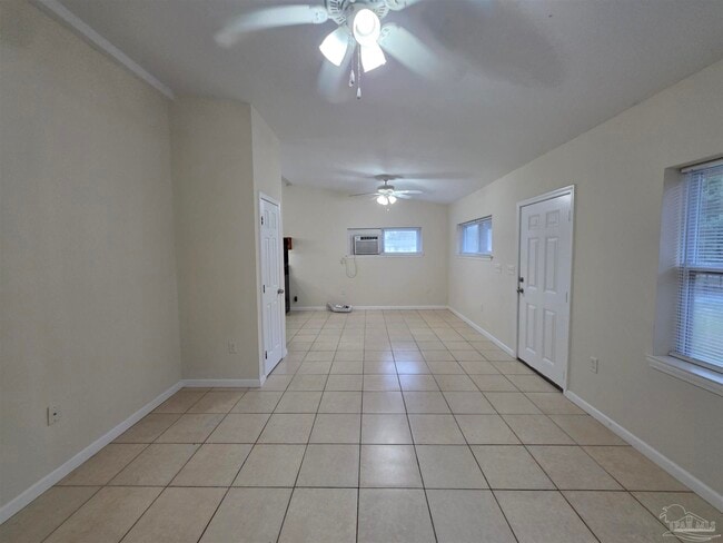 Building Photo - 604 N 70th Ave