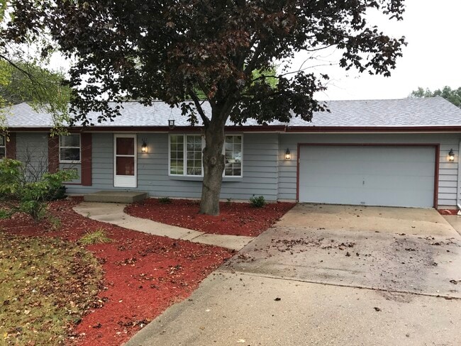 Building Photo - 412 Colby Ct