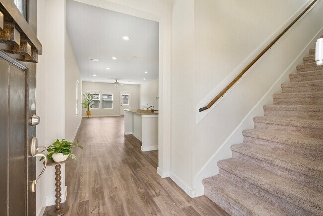 Building Photo - 5811 Blue Grama Dr