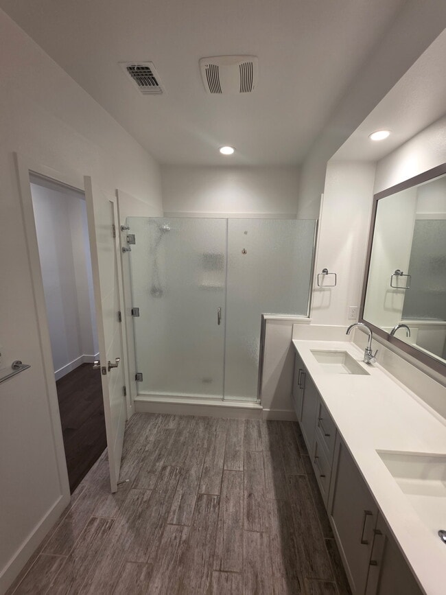 Building Photo - 148 Uptown Cir