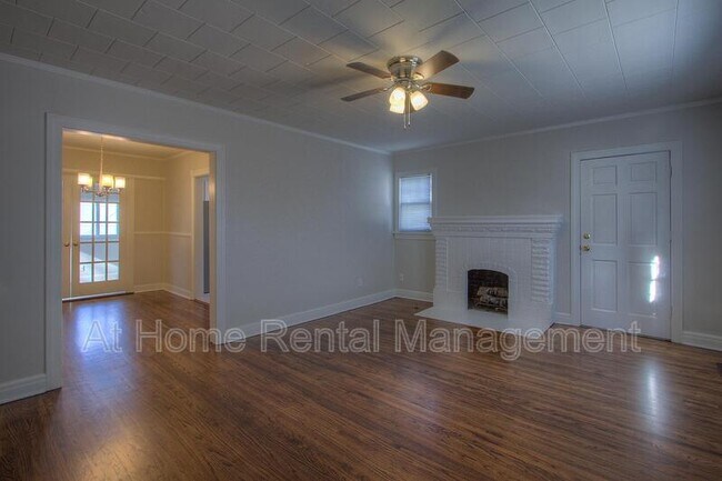 Building Photo - 1316 S Knoxville Ave