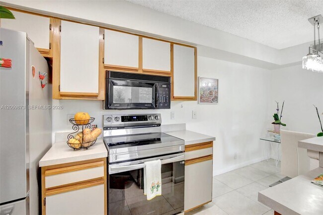 Building Photo - 9999 Summerbreeze Dr
