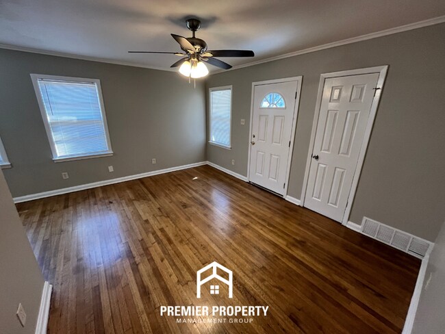 Building Photo - Charming 3BR Home w/ Hardwood Floors & Fenced Backyard