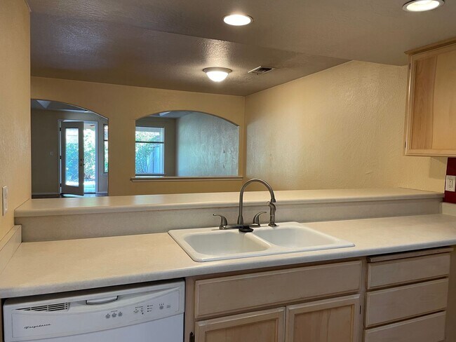 Building Photo - 430 W Crystal Dr