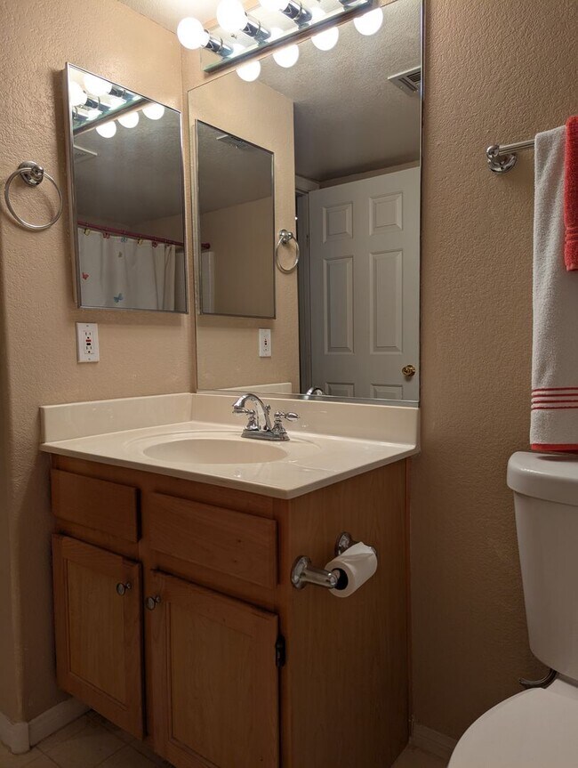 Building Photo - Furnished Condo at the Falls!