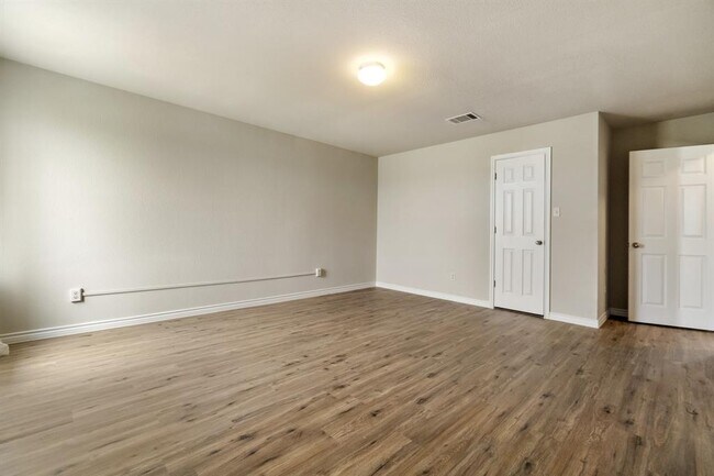 Building Photo - 5071 Marsh Ln