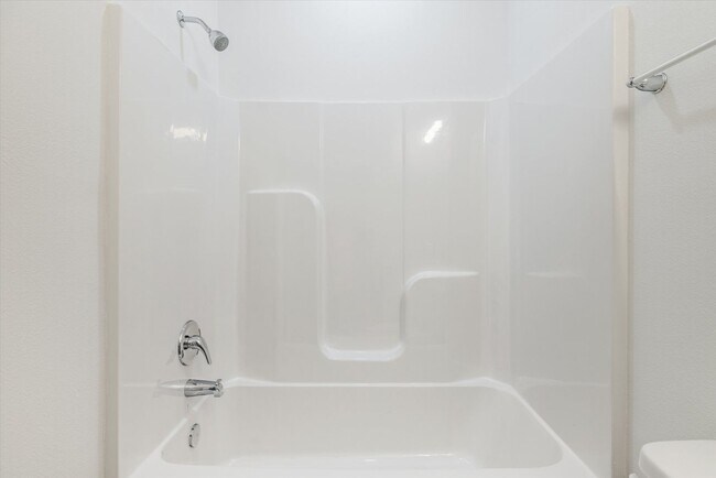 Building Photo - 5/5.5 Townhomes, Built 2024, Walk to stadium! Available August 2026!