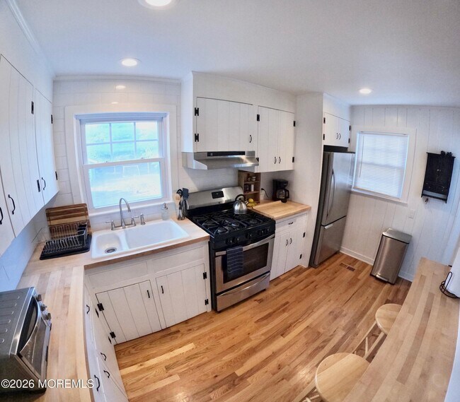 Building Photo - 1008 17th Ave