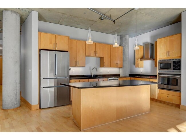 Building Photo - 150 NE 2nd St