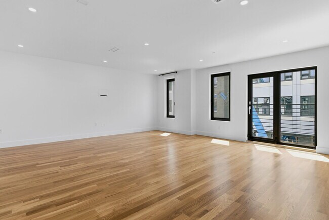 Building Photo - 6 Devine Wy