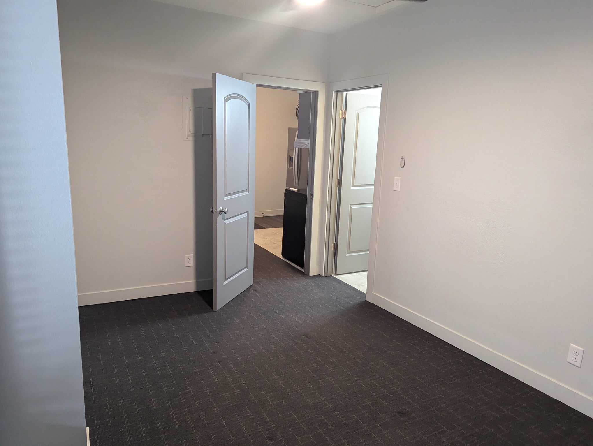 Building Photo - 207 3rd St S