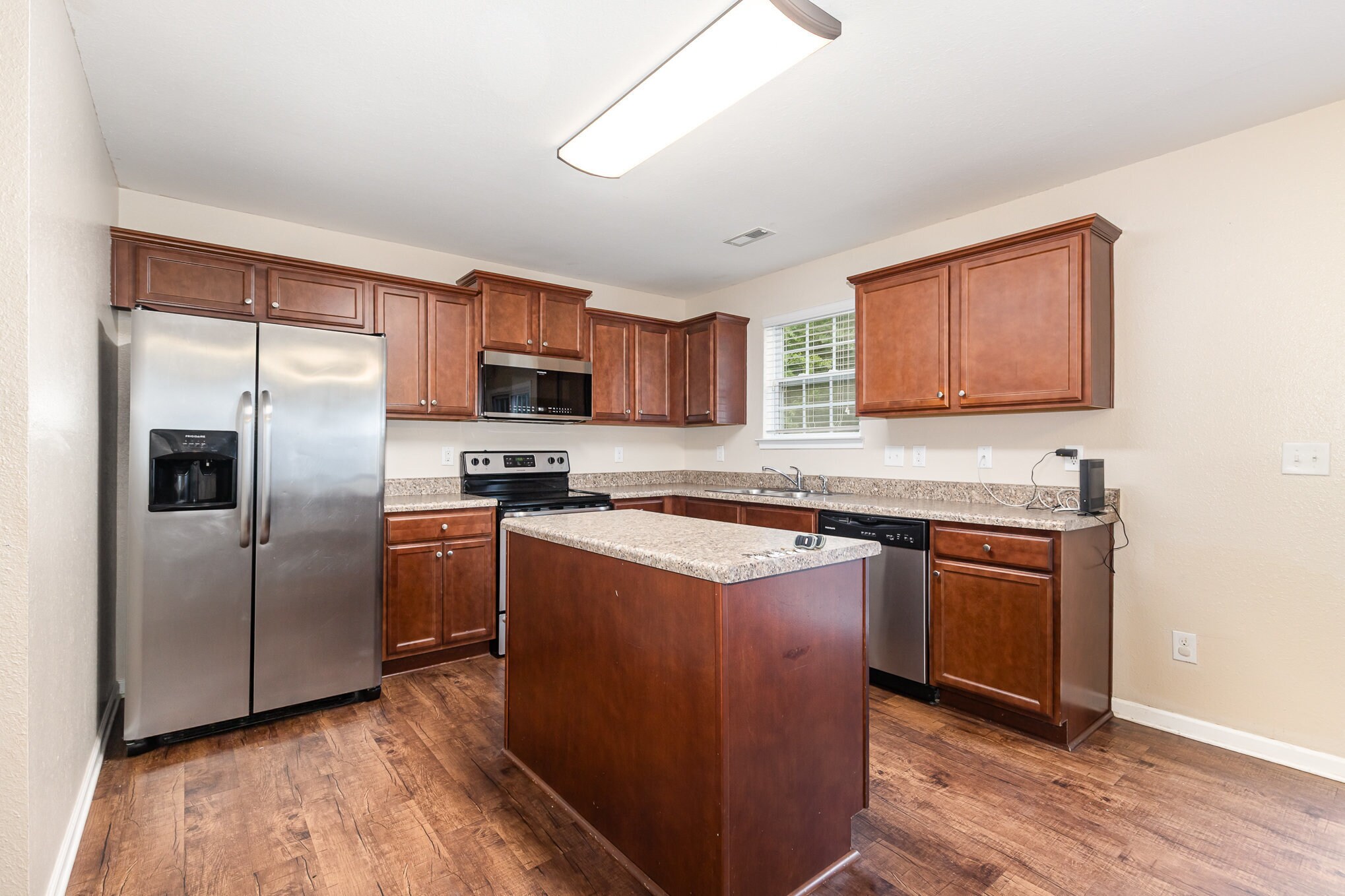 Building Photo - 486 Botanical Ct