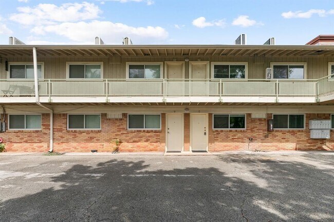 Building Photo - 304 E 33rd St