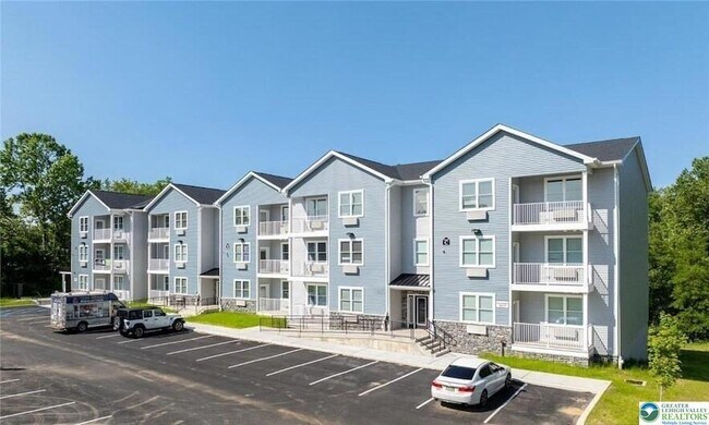 Building Photo - 948 N Front St