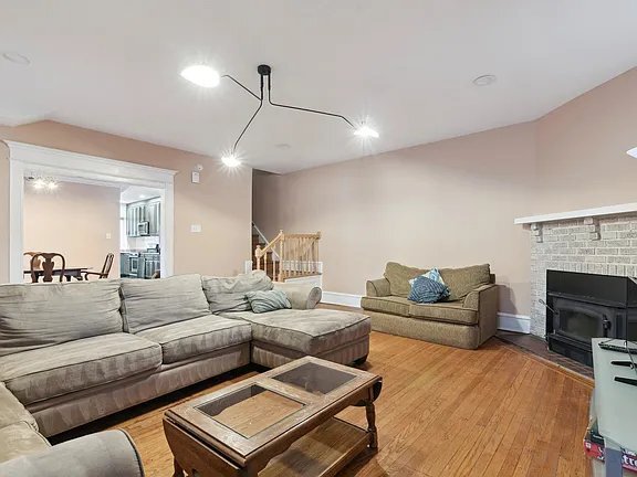 Building Photo - 5400 Woodcrest Ave