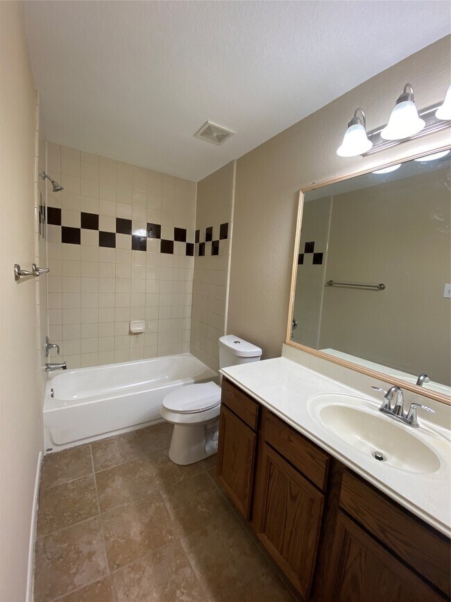 Building Photo - 4903 Summer Ridge Dr