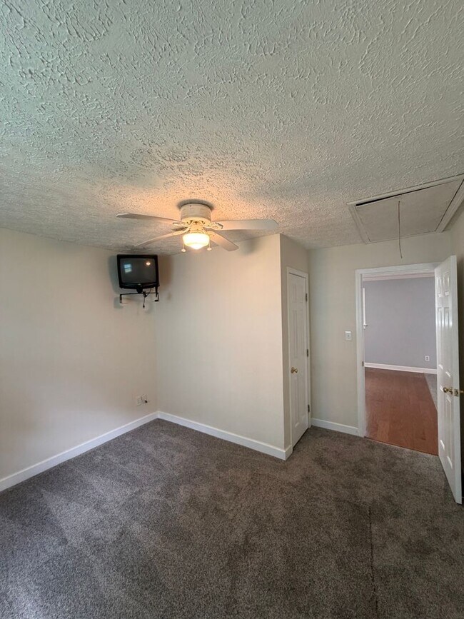 Building Photo - Fabulous 3 bedroom 2 bath in waterfront community!