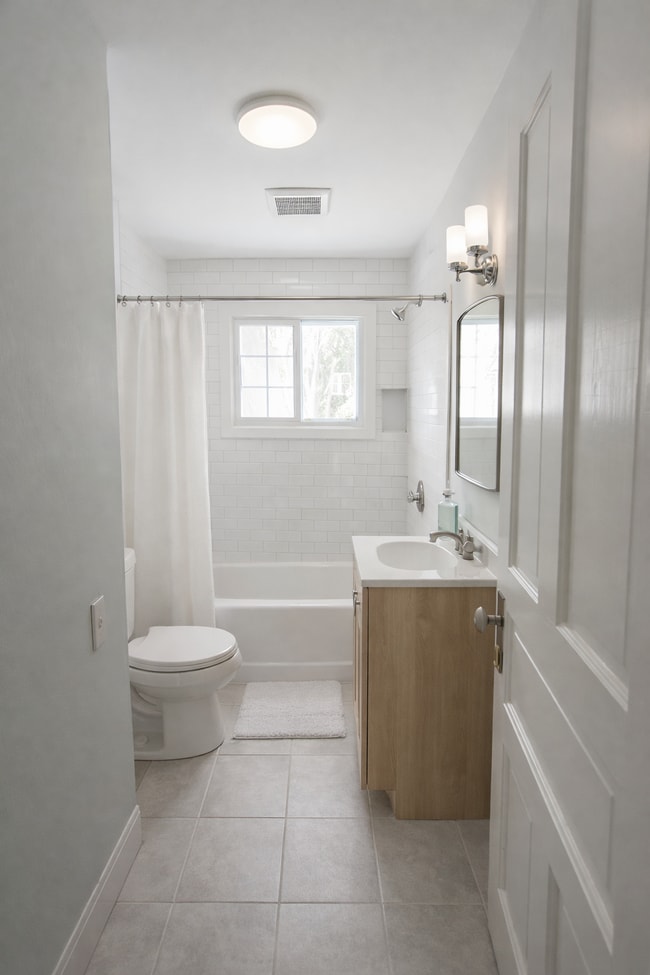 Building Photo - 831 Lancaster Ave