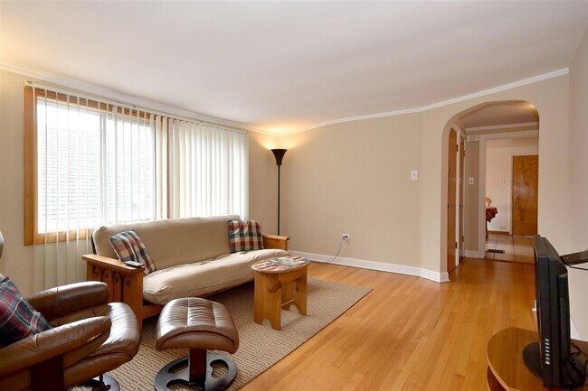 Large Living Room - 4044 N Mango Ave