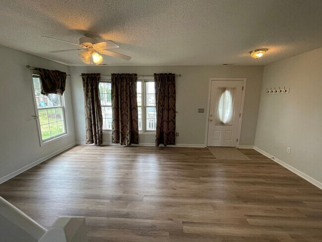 Building Photo - Spacious End Unit Towhouse in Desirable Liberty Square!