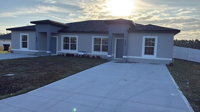 Building Photo - 833 Colville Dr