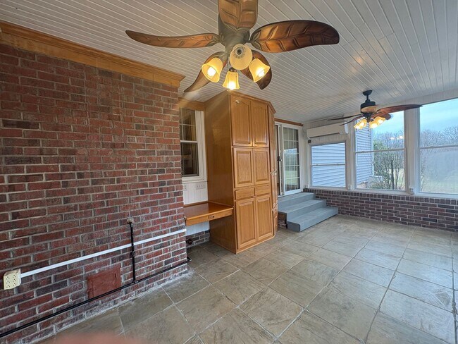 Building Photo - Charming Home Near Lakewood Golf & Country Club in Tullahoma...