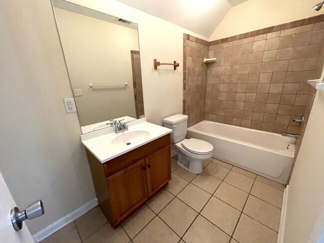 Building Photo - 112 Pineview Ct