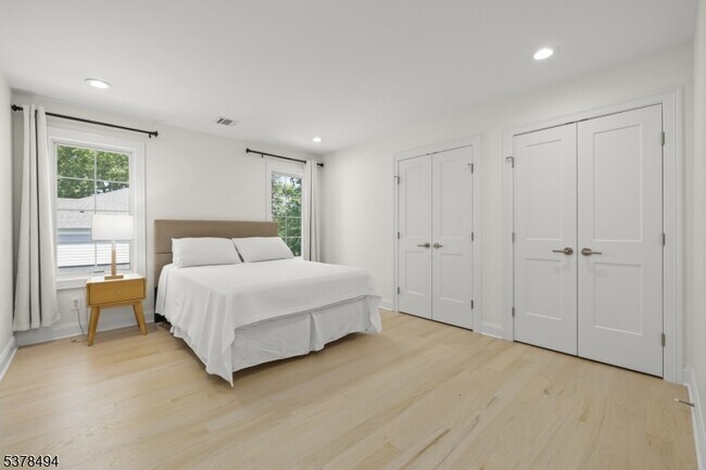 Building Photo - 20 Woodfern Rd
