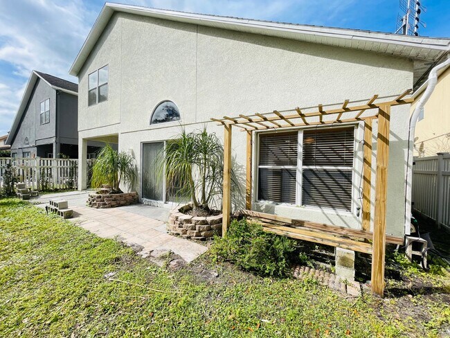 Building Photo - Available now! Charming 4-bedroom, 2.5-bathroom pet friendly home!!