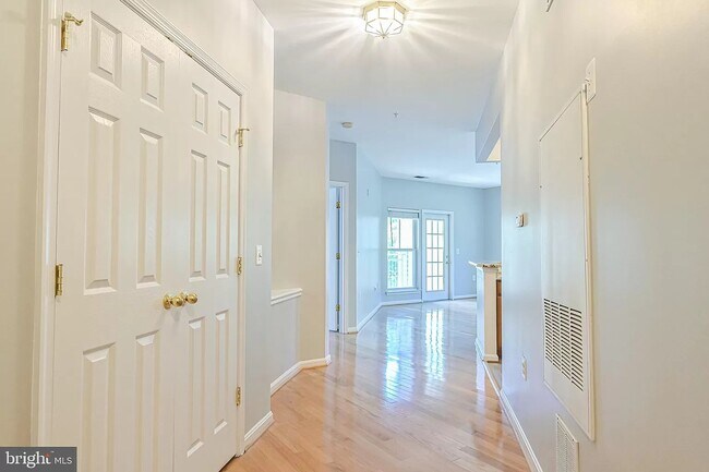 Building Photo - 2911 Deer Hollow Way