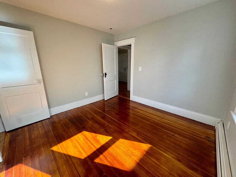 Building Photo - 109 Ruggles St