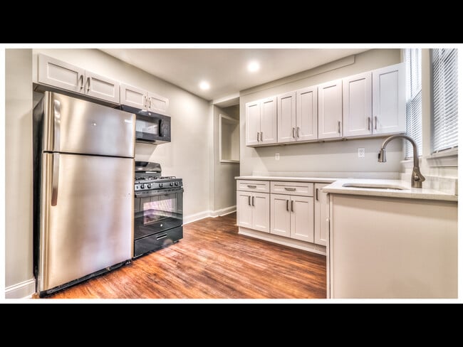 Building Photo - 810 Brooks Ln