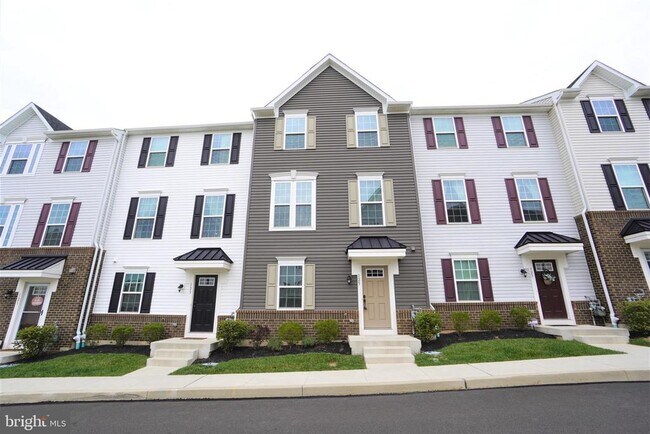 Building Photo - 125 Dragon Dr