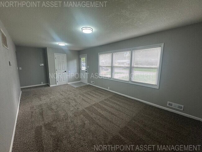 Building Photo - Spacious & Bright 4-Bed, 2-Bath Home in Fa...