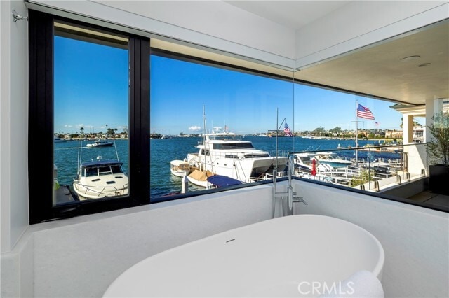 Building Photo - 130 S Bay Front