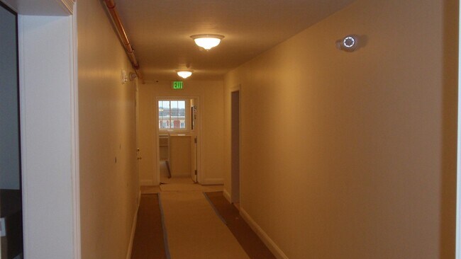 Building Photo - 20 W Rosseter St