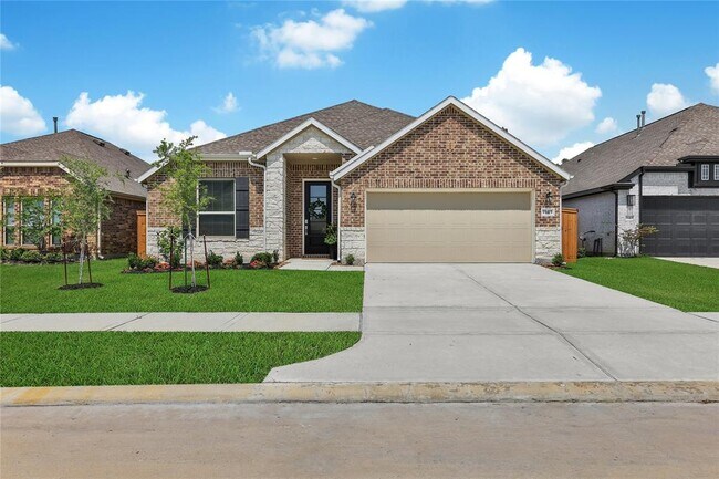 Building Photo - 15415 Surrey Pines Ln