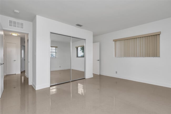 Building Photo - 1049 NW 30th Ct